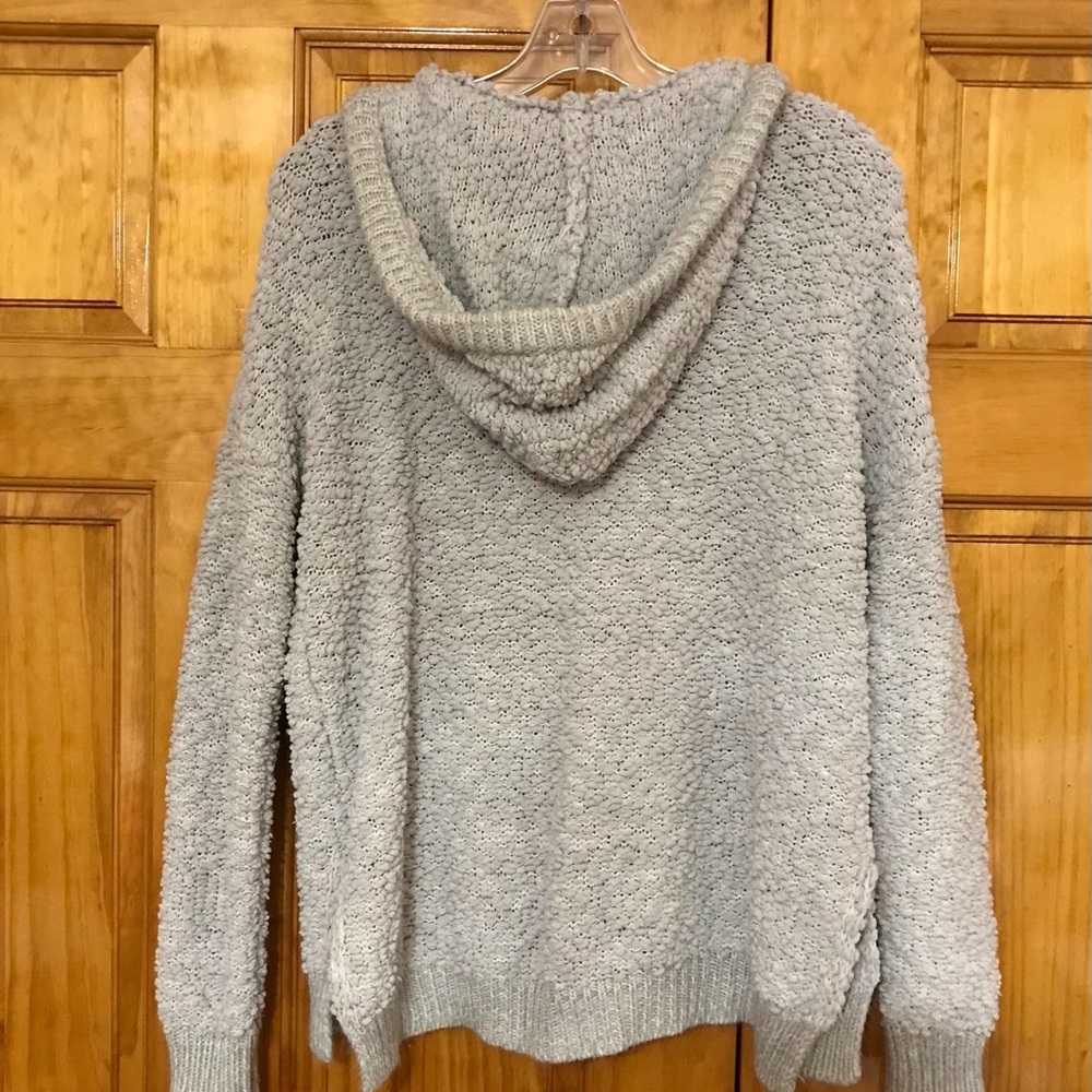 Staccato Light Gray Hooded Sweater Top
Size Small 4 - 6
100% Acrylic
Oversized - Picture 10 of 10